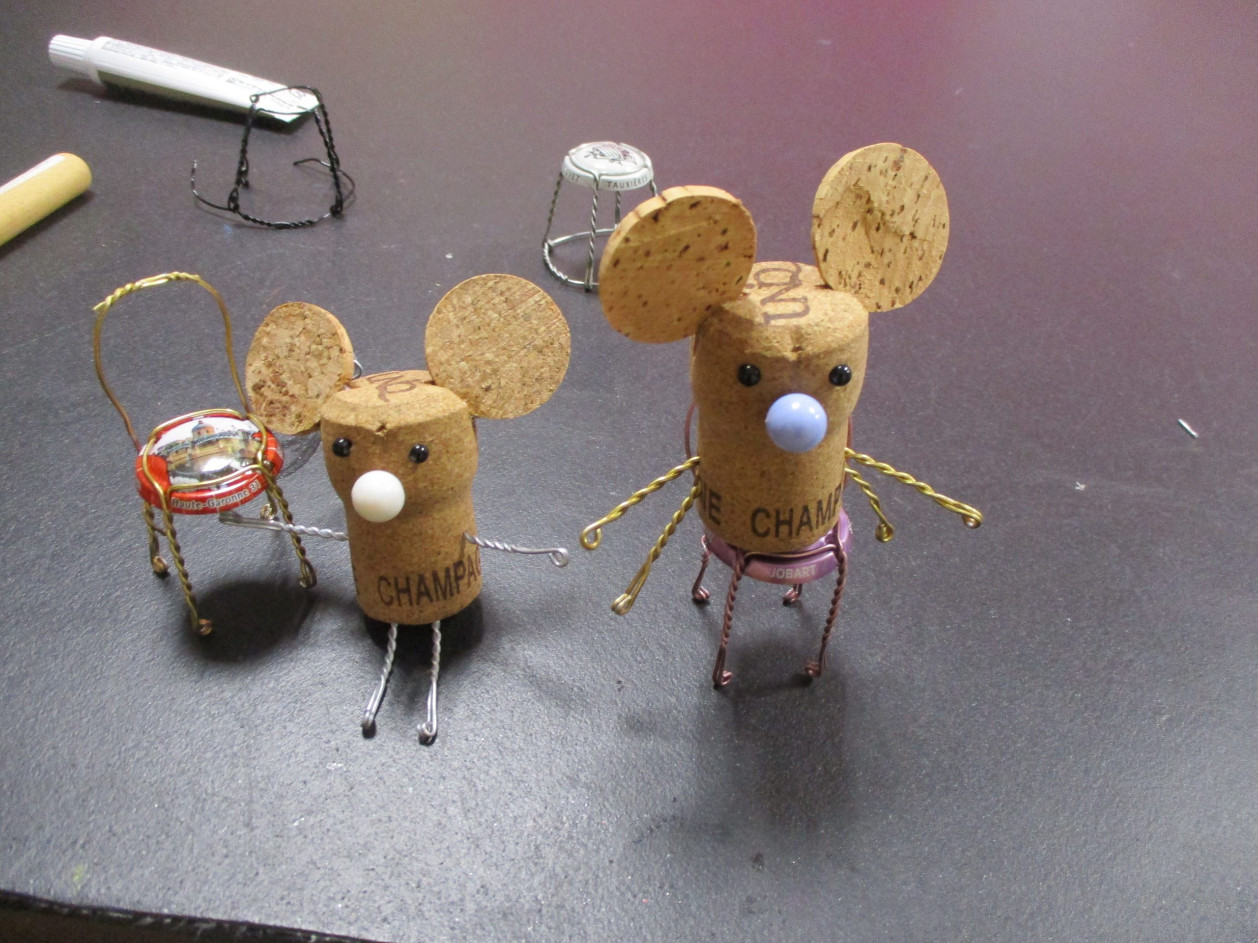 工作いっぱい（コルクのねずみ） ｜ 町田市小山町の児童館 | 小山